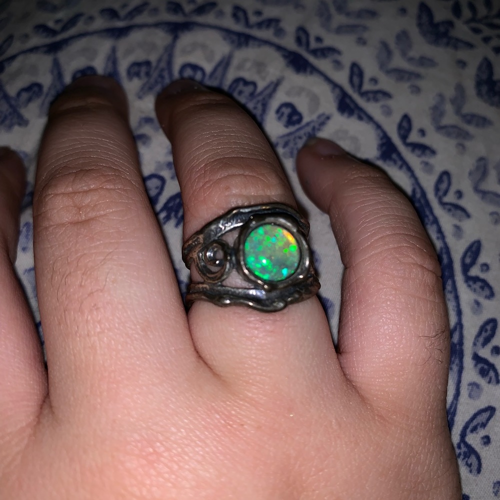 Holographic metal ring
